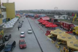 2005年全国汽车拉力锦标赛上海站维修区（图）