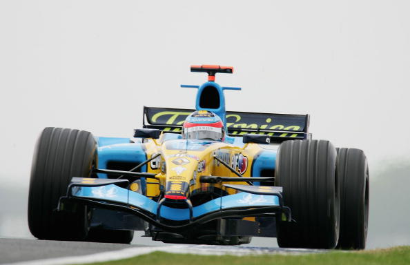 图文-F1英国大奖赛排位赛阿隆索展现疯狂速度