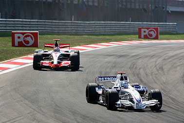 海费尔德庆贺得到第四名：阿隆索给了我很大压力