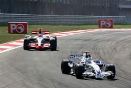 海费尔德庆贺得到第四名：阿隆索给了我很大压力