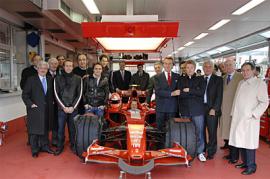 F1:法拉利庆祝夺得双冠王 车王舒马赫首驾F2007