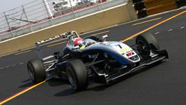 F3:澳门排位赛阿斯米尔暂居首位 塞纳撞车引红旗