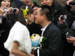 刘曹冬重庆迎娶新娘 中国车手开始幸福旅程(图)