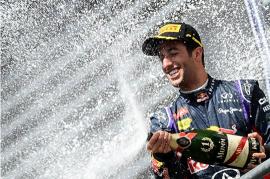 里卡多获F1比利时站冠军 梅奔队友内讧小汉退赛
