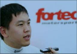英国F3年度冠军、21岁的曹宏伟出战澳门F3比赛