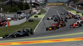 F1西班牙奔驰内斗双双退赛 小维斯塔潘夺冠创历史